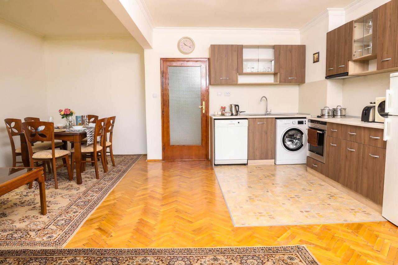 Krichim Apartments,Three-Bedroom, Large Apartment, Top Center Sofie Exteriér fotografie